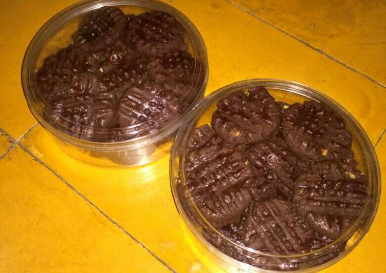 bahan dan cara membuat Cookies coklat mede