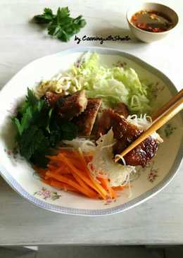 Vietnamese Noodles With Lemongrass Chicken