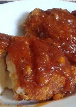 Ayam katsu / chicken katsu dengan keju dan saus bolognese