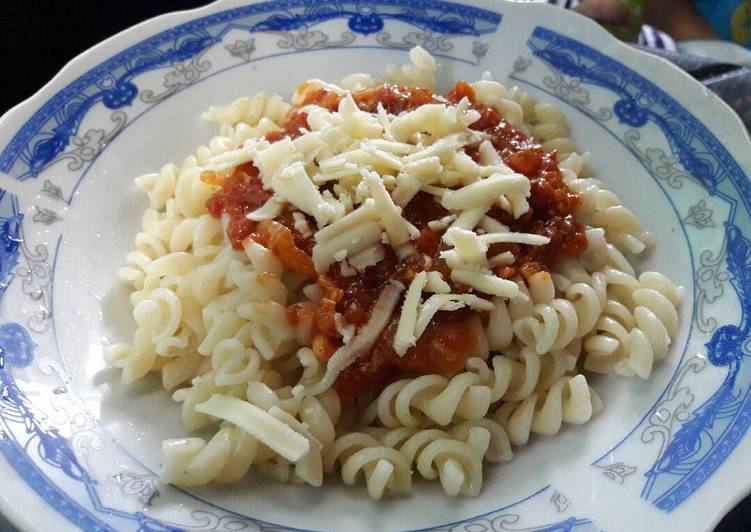 bahan dan cara membuat Macroni Spiral with meat sauce