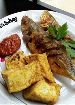 Ikan dan Tahu Goreng Bumbu ð
