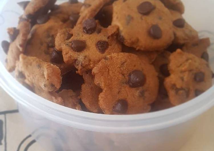 bahan dan cara membuat Cookies chocochip untuk pemula