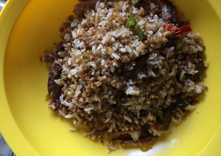 resep lengkap untuk Nasi goreng tiwul ikan asin Pedass