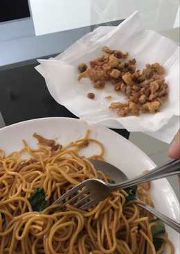 Mie goreng (Mie cap Burung Dara)