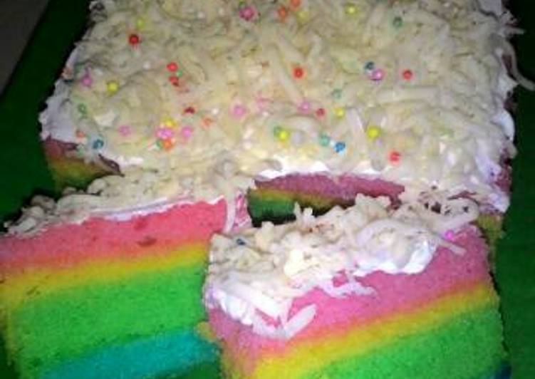 gambar untuk resep makanan Steam Rainbow cake irit 2 telur aja..??