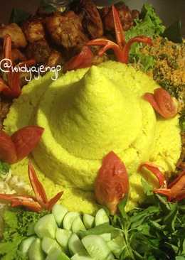 Nasi Uduk Kuning (Tumpeng)