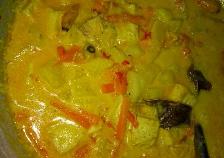 bahan dan cara membuat Sayur Kuning Kentang Tahu Wortel Sederhana