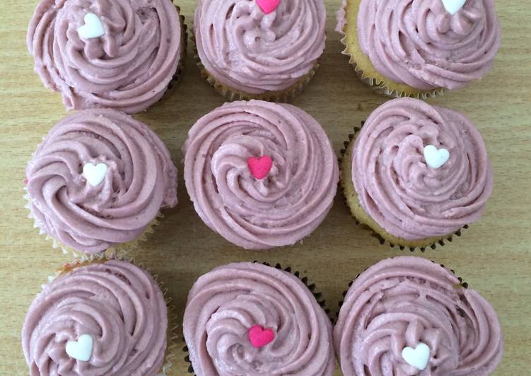 cara membuat Vanilla Cupcakes with Blueberry Cream Cheese Frosting