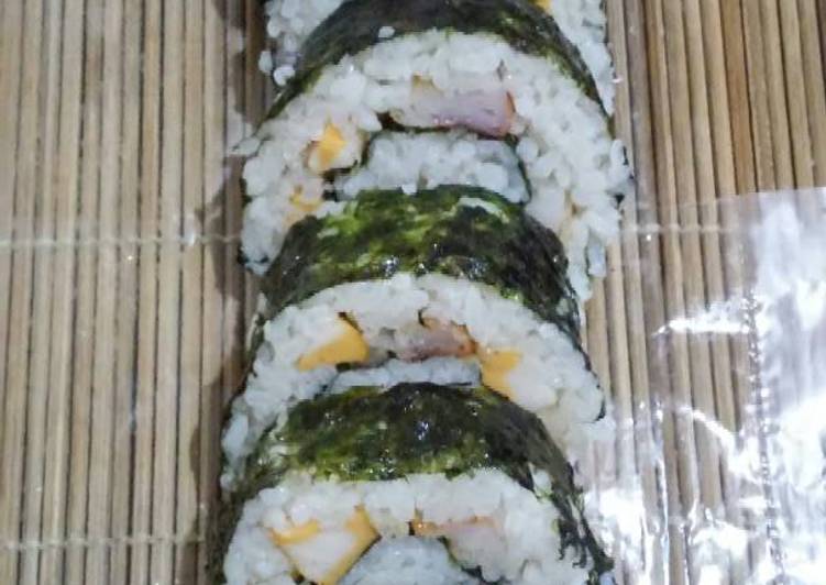 bahan dan cara membuat Sushi alias nasi gulung ala naz n nzi