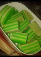 Kue lapis tepung terigu rasa pandan