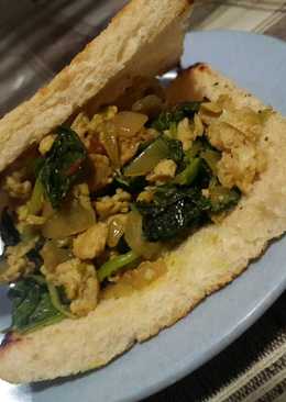 Sandwich bayam telur (indian street food)