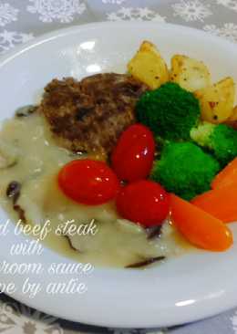 Ground beef steak with mushroom sauce