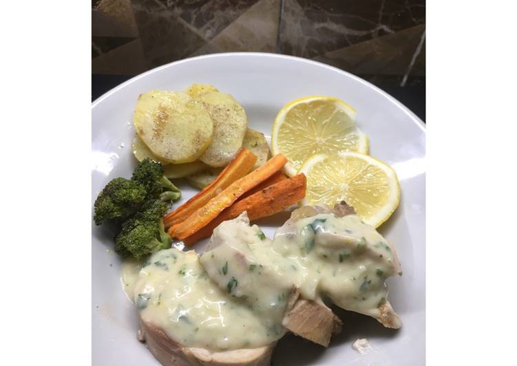 resep lengkap untuk Roasted chicken with cheesy onion sauce