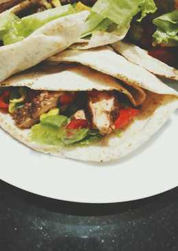 Pita Bread with Healthy Filling/Roti Pita Isi