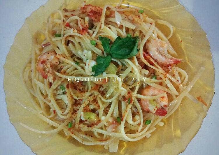 bahan dan cara membuat Fettucini aglio olio