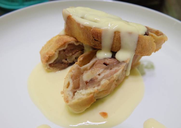 resep masakan Apple Strudel with Vanilla Sauce