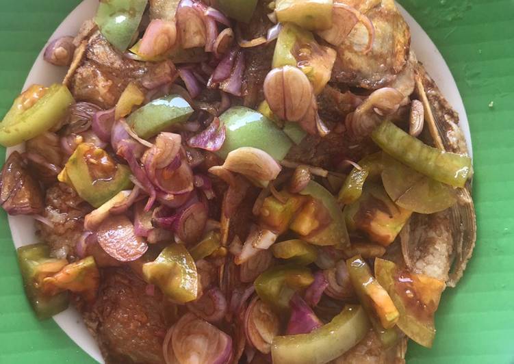 Resep Ikan  Mas Asam  Manis  Tomat Bawang oleh Sri Noviyanti 