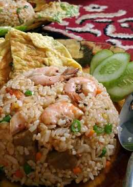 Nasi goreng udang dan sayur
