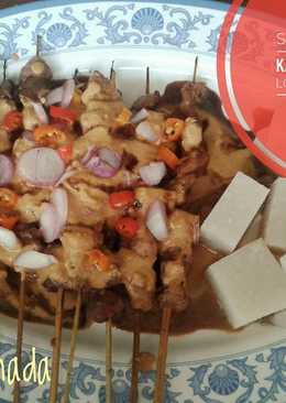 Sate ayam Saos kacang almond dan lontong Konnyaku