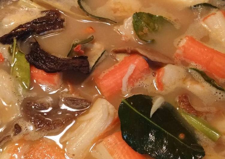 resep lengkap untuk Sup tomyum seafood