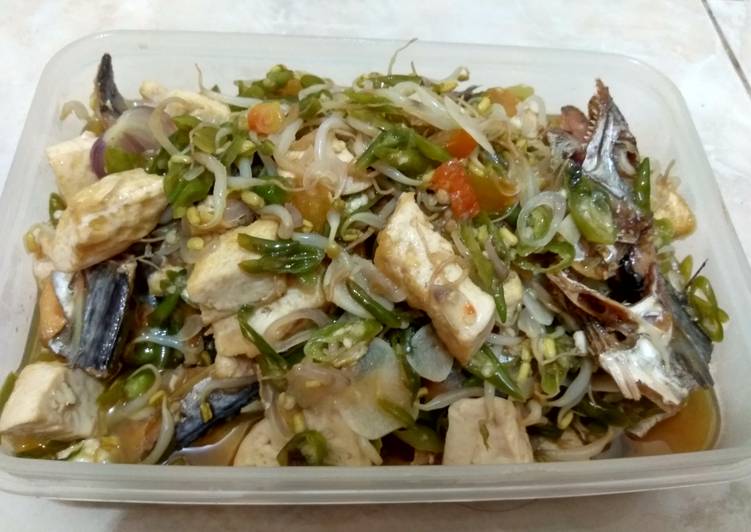 gambar untuk resep makanan Tumis pedas manis ikan asin, tahu dan tauge