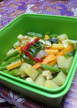 Tumis Sayur Broken Bunso(brokoli kentang buncis bakso)^^