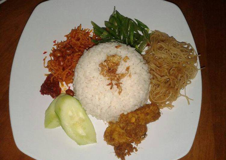 gambar untuk resep Nasi Uduk Vegetarian
