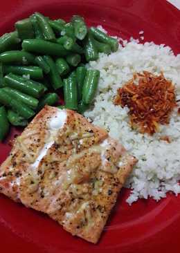 Broiled Salmon Lemon Pepper with Cauliflower Rice and Green Beans (low carb and keto friendly)