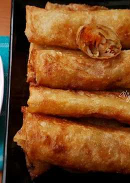 Lumpia Goreng dengan Saus Pedas