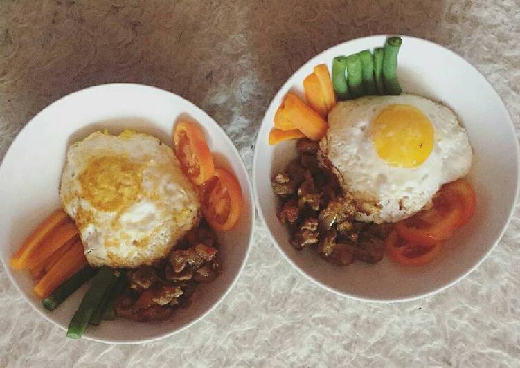 resep makanan Rice bowl with beef teriyaki