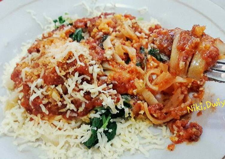 gambar untuk cara membuat Fettuccine Bolognese (+Spinach)