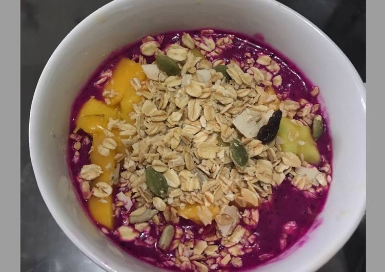 resep makanan Smoothie bowl Naga berbinar!