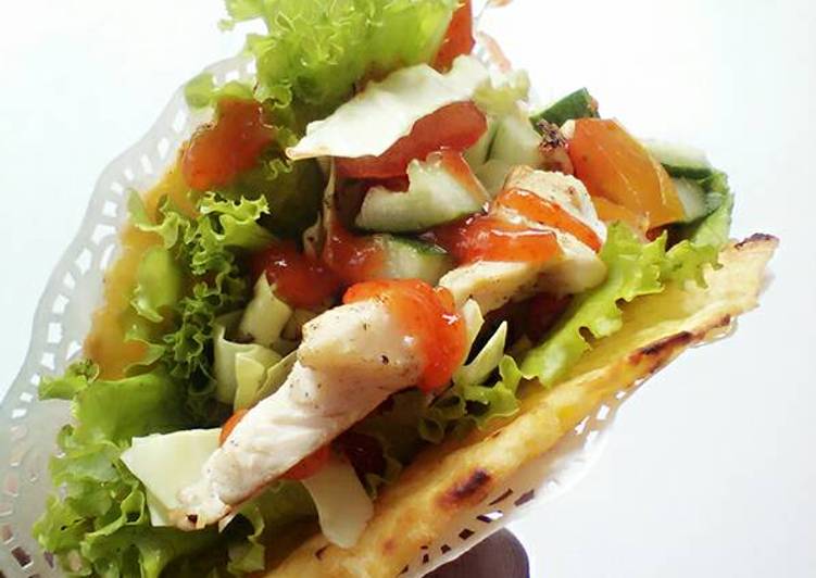 bahan dan cara membuat Salad In Taco (Chicken Salad in taco)
