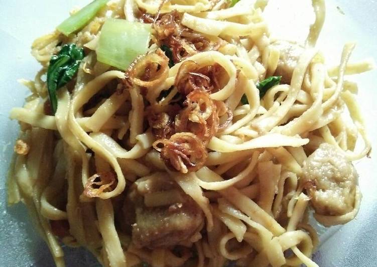 bahan dan cara membuat Kwetiau goreng jawa