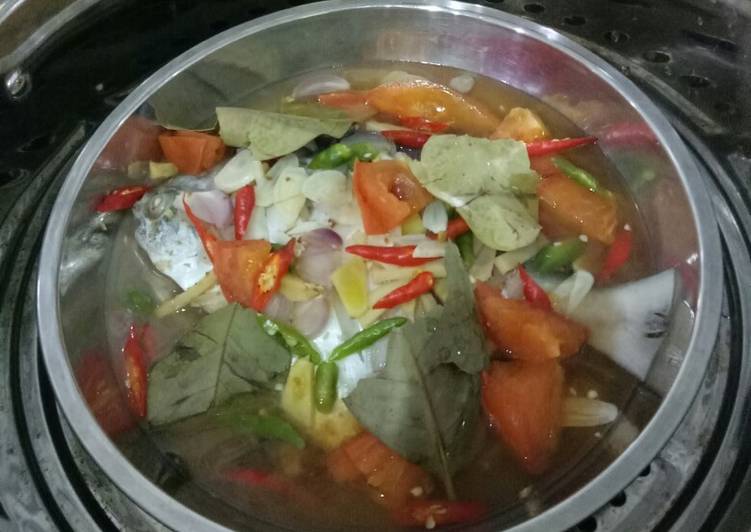 bahan dan cara membuat Menu sehat ikan steam bawal putih