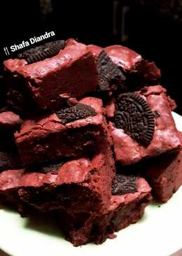 Red Velvet Oreo Fudgy Brownies