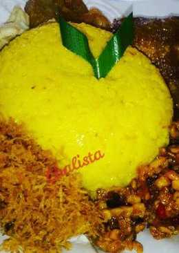 Nasi Kuning spesial (magic com)