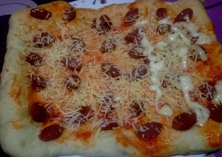 gambar untuk cara membuat Pizza sosis loyang panjang