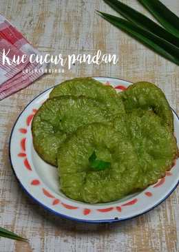 27. Kue cucur pandan