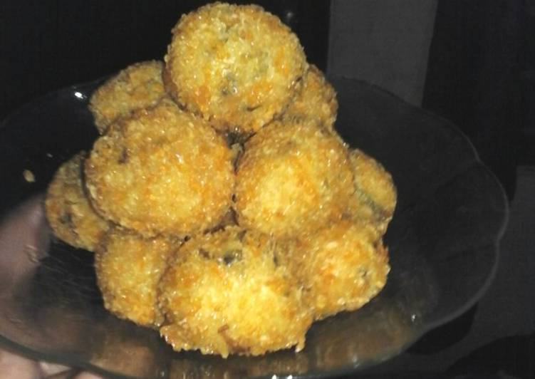 Bola" kentang kripsy isi keju