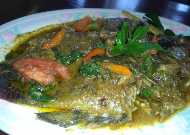 resep lengkap untuk Gulai Pedas Mujaer