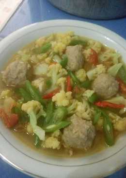 Tumis bunga kol, buncis dan bakso isi sayur