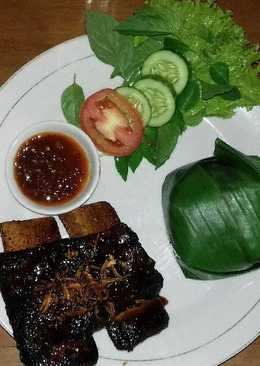 Nasi timbel iga bakar