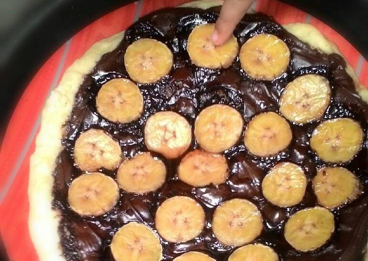 resep lengkap untuk Choco Banana Pizza