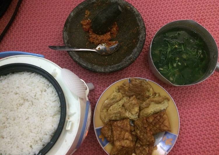 gambar untuk resep makanan Sayur Bayam + Telor + Tempe + Sambal Tomat