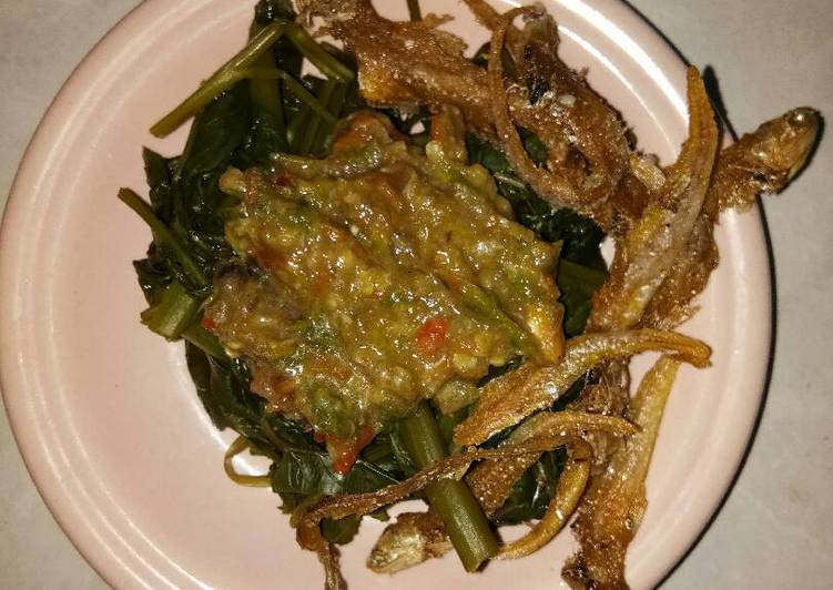 gambar untuk resep Plecing kangkung sambel ikan asin