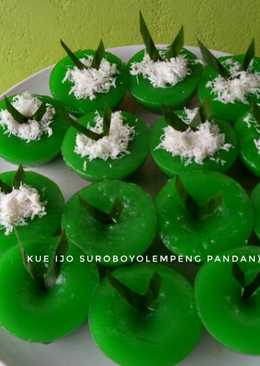 Kue ijo Surabaya / lumpeng pandan
