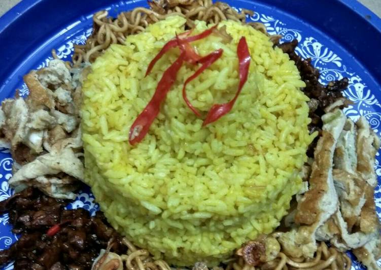 resep lengkap untuk Nasi Kuning Rice Cooker Simple