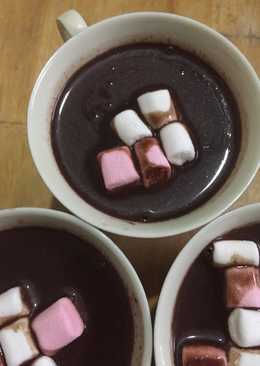 Hot chocolate w/ marshmallow