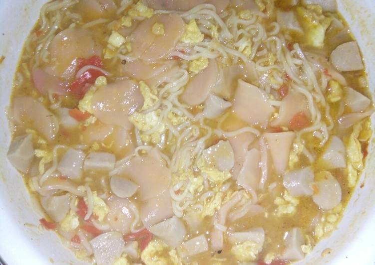 Resep Seblak kuah mix (kerupuk aci, telur, mie kuning, sosis)